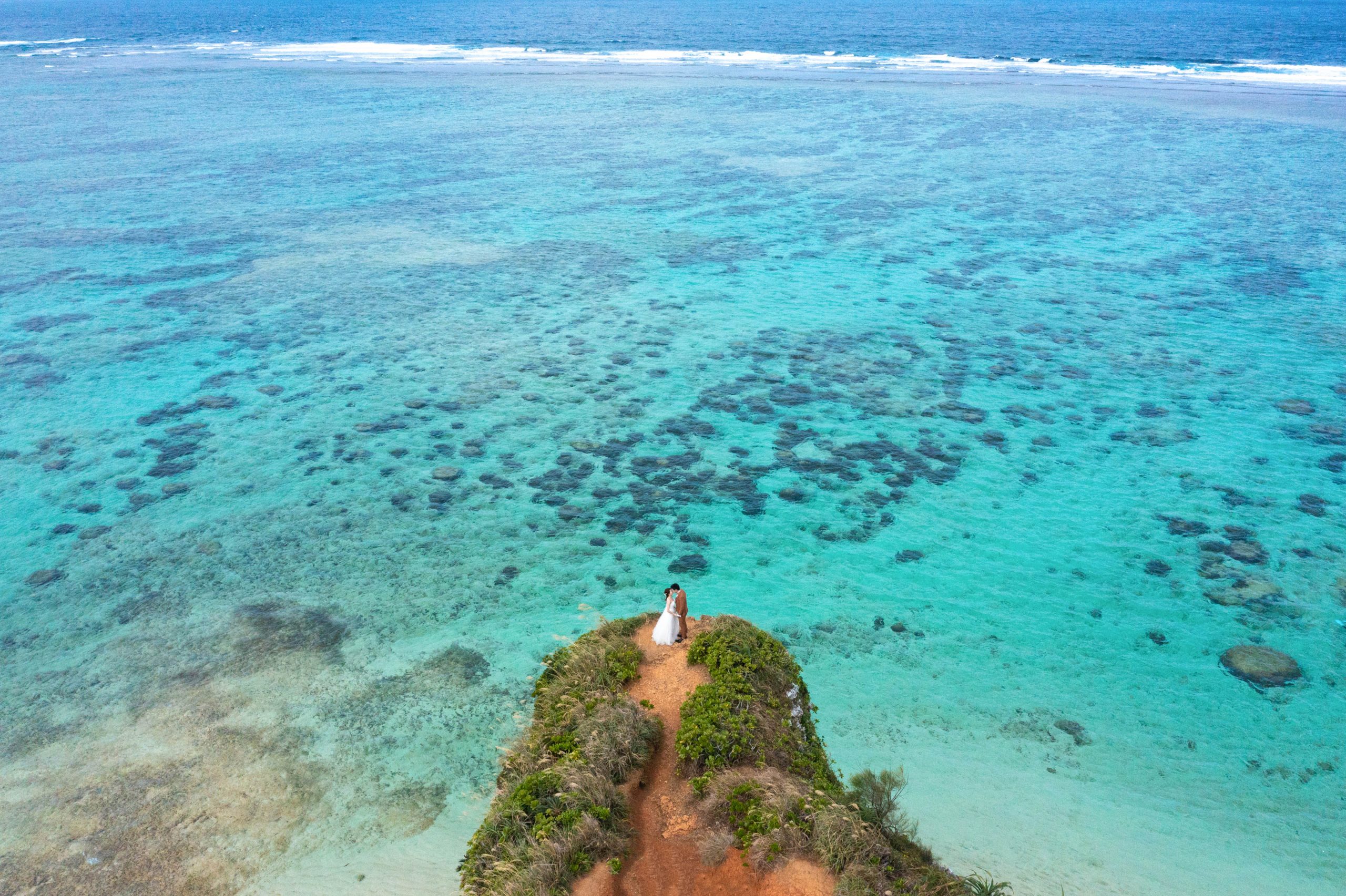 沖縄でリゾートウェディングイメージ
