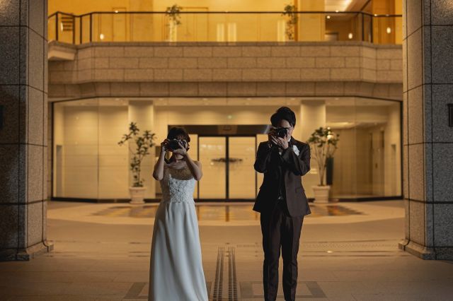 <お得なキャンペーン開催中>

▼キャンペーン名
【2箇所で撮れる】12月・1月撮影の方限定！フォトキャンペーンプラン/選べる特典付き♪

▼価格
¥111,100(税込10%)
土日祝アップ料金:¥33,000(税込10%)

▼紹介文
SNS掲載OK&撮影後口コミをご投稿いただける方限定♫ 人気スポット2ヶ所でのフォトプラン！
さらに嬉しい！【1つ選べる特典】付き！
・ブーケ/ブートニアチェンジ
・ヘッドパーツチェンジ/蝶ネクタイチェンジ
・ボディメイク(新婦様)

〈撮影エリア〉
旧居留地
神戸ハーバーランド
北野異人館

▼プラン内容
100カット以上撮影・納品/1つ選べる特典/新婦様洋装1着/新郎様洋装1着/ご新婦様ヘアメイク/ご新郎様ヘアセット/アテンドスタッフ同行/データ明るさ＆お色味補正/ペットと撮影可能/ご希望リクエストカット/お衣裳お持ち込み無料

－－－－－－－－－－－－－－－－

▼キャンペーン名
【衣装にこだわりたい方におすすめ】12月・1月撮影の方限定！キープドレスプラン✳︎/フォト&ムービー付き

▼価格
¥137,500(税込10%)
土日祝アップ料金:¥33,000(税込10%)

▼紹介文
SNS掲載OK&撮影後口コミをご投稿いただける方限定♫ 当プランお申込の方のみ、大人気オプション【衣装取り置き(1着)】が¥16,500→¥0！お得すぎる期間限定プラン！
洋装和装どちらでも可能です✳︎
※和装衣装に変更の場合、別途料金が発生いたします。

〈撮影エリア〉
旧居留地
神戸ハーバーランド
北野異人館

▼プラン内容
100カット以上撮影・納品/ダイジェストムービー1分/新婦様洋装1着/新婦様衣装お取り置き/新郎様洋装1着/ご新婦様ヘアメイク/ご新郎様ヘアセット/アテンドスタッフ同行/データ明るさ＆お色味補正/ペットと撮影可能/ご希望リクエストカット/お衣裳お持ち込み無料

－－－－－－－－－－－－－－－－

▼キャンペーン名
【旧居留地エリア】イルミネーションと撮れるナイトフォトキャンペーンプラン

▼価格
¥95,700(税込10%)
土日祝アップ料金:¥33,000(税込10%)

▼紹介文
SNS掲載OK&撮影後口コミをご投稿いただける方限定♫ 大人気ロケーション！旧居留地でロマンティックなナイト撮影ができる特別プランです！

〈撮影エリア〉
旧居留地

▼プラン内容
100カット以上撮影・納品/新婦様洋装1着/新郎様洋装1着/ご新婦様ヘアメイク/ご新郎様ヘアセット/アテンドスタッフ同行/データ明るさ＆お色味補正/ペットと撮影可能/ご希望リクエストカット/お衣裳お持ち込み無料

－－－－－－－－－－－－－－－－

<photographer>

Masaru
#mrwk_masaru

<hair make>

Momoka
#mrwk_momoka

<ロケーション地>

・旧居留地エリア

ーーーーーーーーーーーーーーーー

#神戸ウェディング
#神戸前撮り 
#神戸ウェディングフォト
#神戸フォトウェディング
#フォトウェディング神戸