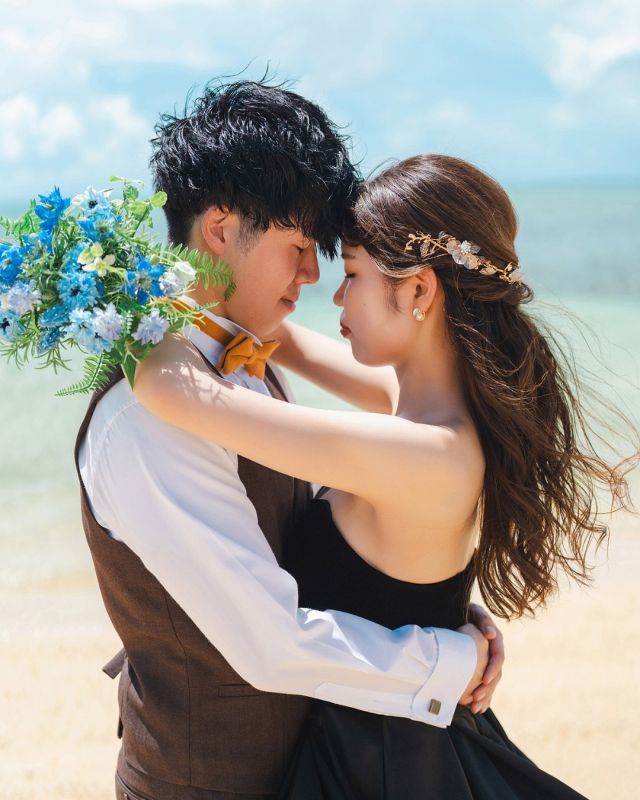 ･:*+.＼ 早割60キャンペーン ／･.:+
ご予約日から60日以降で撮影をしていただける方に…選べるお得な特典をプレゼント！！

｟特典内容｠
・ドレス＆タキシード各1着
・プラン料金 5％OFF
・サンセット撮影
・お衣装取り置き
・雨天保証プラス（本島のみ）

上記５つの中から1つお選びいただけます＊

｟キャンペーン期間｠
2024年12月26日(木)まで

弊社で大人気のオプションが無料でもらえちゃう早割60キャンペーン！！
キャンペーン期間が短いので、気になったらすぐに予約するのがおすすめです☺︎☆

沖縄で前撮り・フォトウェディングをお探しの方はぜひお問い合わせ下さい♩

𓏸𓈒𓂃𓂃𓂃𓂃𓂃𓂃𓂃𓇼

MARRY MARBLEグループでは
年間17,000組以上の結婚式やフォトウェディングを撮影！

フリーダイヤルかメール、
LINEをお友達追加していただき
トーク画面にてお問い合わせ頂く事も可能です✨

☎︎: 098-987-6266
✉︎: mrw-okinawa@marry-marble.com
LINE: @mrwo

𓏸𓈒𓂃𓂃𓂃𓂃𓂃𓂃𓂃𓇼

「 Start Your Journey 」

この沖縄から始まる新しい記憶を、
またこの場所に来たくなるように
今と昔、記憶が交差する場所

その時その時の流行のものを
取り入れた写真や映像を
作るのではなく
目の前に無数にある
小さな物語を拾い
一つの物語にします

いつまでたっても色褪せない
むしろ時間が経てば経つほど
より良い写真や映像になる

何年経っても見返したくなる
そんな写真や映像を
マーブルリゾートウェディング沖縄は
形にします

𓏸𓈒𓂃𓂃𓂃𓂃𓂃𓂃𓂃𓇼

#沖縄前撮り #前撮り沖縄 
#沖縄フォトウェディング
#フォトウェディング沖縄 
#沖縄ウェディングフォト 
#ウェディングフォト沖縄 
#ウェディングフォト
